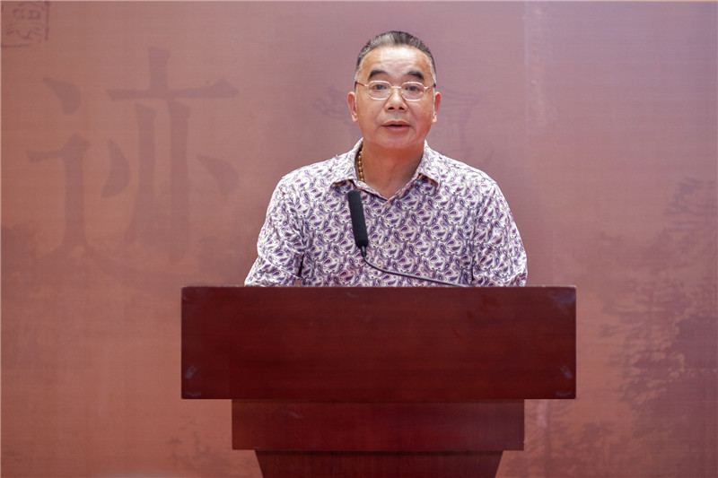 3廣西美術(shù)家協(xié)會(huì )副主席、桂林市美術(shù)家協(xié)會(huì )主席張賢宣讀賀信.jpg