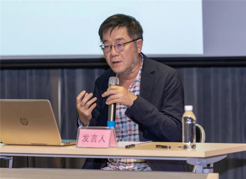 19中央美術(shù)學(xué)院教授、博士生導師，廣州美術(shù)學(xué)院美術(shù)館總館長(cháng)王璜生作題為《美術(shù)館與史學(xué)意識》的發(fā)言（黃珊虎 攝）.jpg
