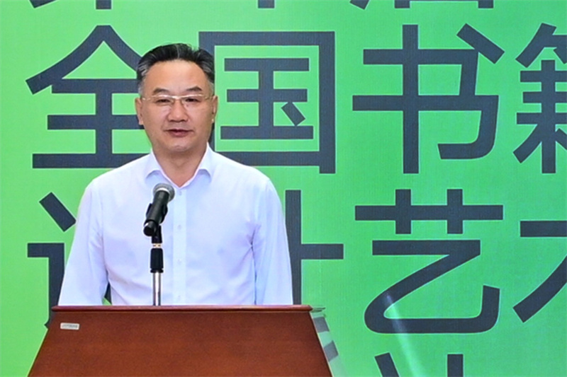 廣西壯族自治區黨委宣傳部副部長(cháng)、廣西壯族自治區新聞出版局（自治區版權局）局長(cháng)王曉華宣布展覽開(kāi)幕.jpg