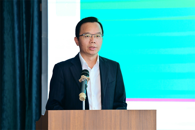 集團公司黨委副書(shū)記、總編輯湯文輝在論壇上致辭.jpg