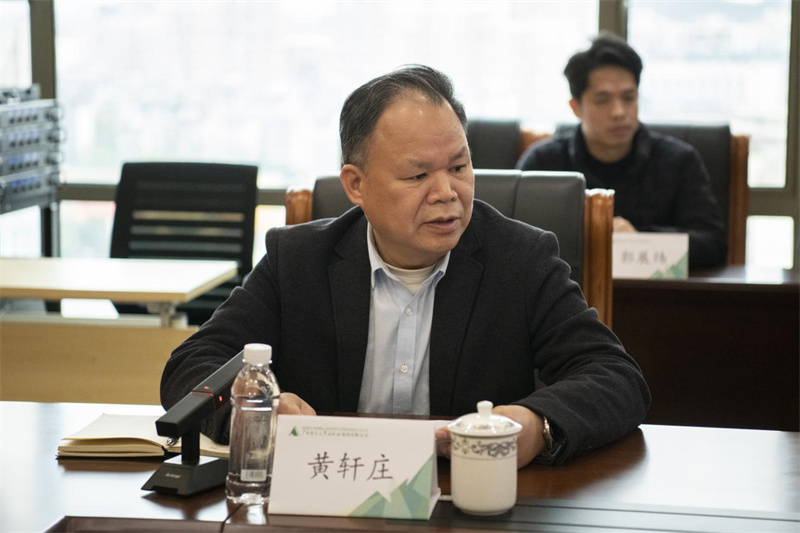 集團公司黨委書(shū)記、董事長(cháng)黃軒莊作匯報（李顯楊攝）.jpg