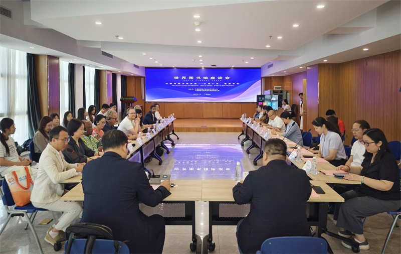 座談會(huì )現場(chǎng).jpg 座談會(huì )現場(chǎng).jpg