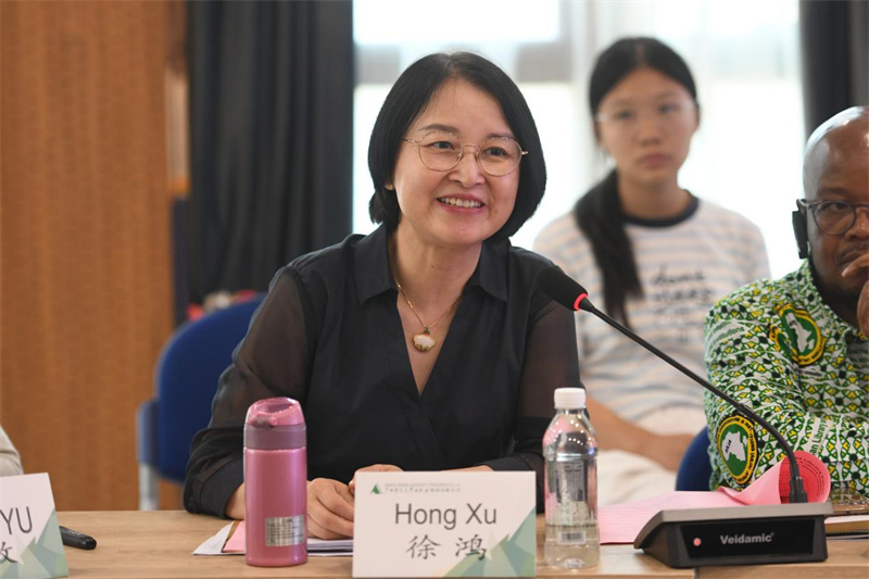 澳門(mén)大學(xué)圖書(shū)館館長(cháng)徐鴻發(fā)言.jpg 澳門(mén)大學(xué)圖書(shū)館館長(cháng)徐鴻發(fā)言.jpg