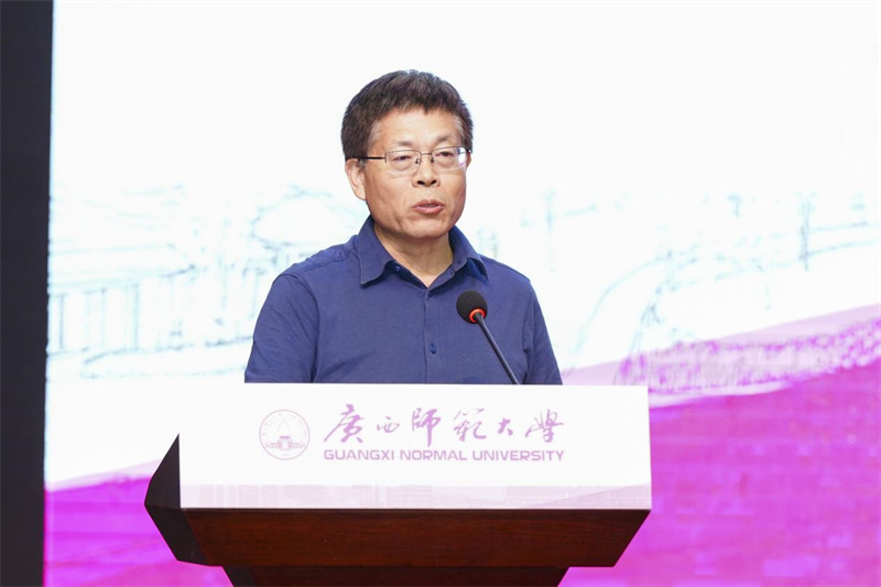 全國出版專(zhuān)業(yè)學(xué)位研究生教育指導委員會(huì )副主任、南京大學(xué)出版研究院常務(wù)副院長(cháng)張志強致辭.jpg