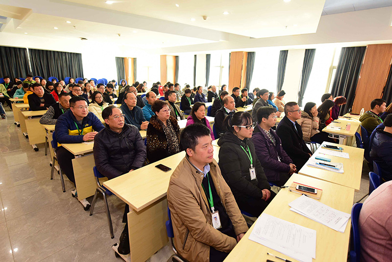 出版社集團組織全體員工收看改革開(kāi)放40周年大會(huì ).jpg