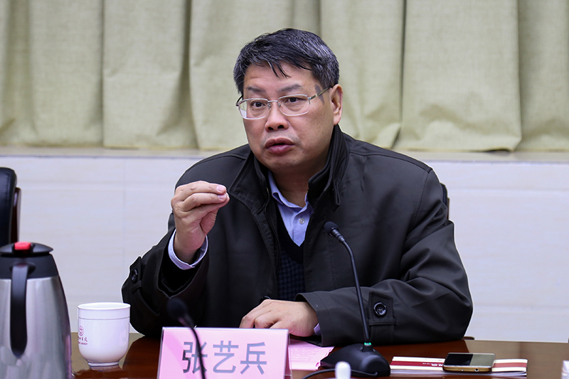 集團公司黨委書(shū)記、董事長(cháng)張藝兵.jpg