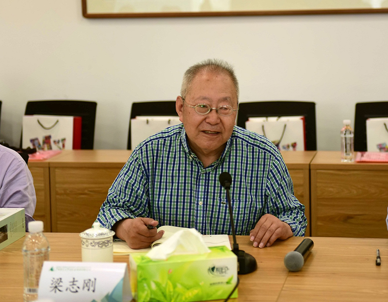 季羨林學(xué)生，北京市教育學(xué)會(huì )文化傳承與創(chuàng  )新教育研究會(huì )顧問(wèn)，曾任國家檔案局中央檔案館司長(cháng)的梁志剛先生發(fā)言（廖茹畫(huà)攝）.jpg