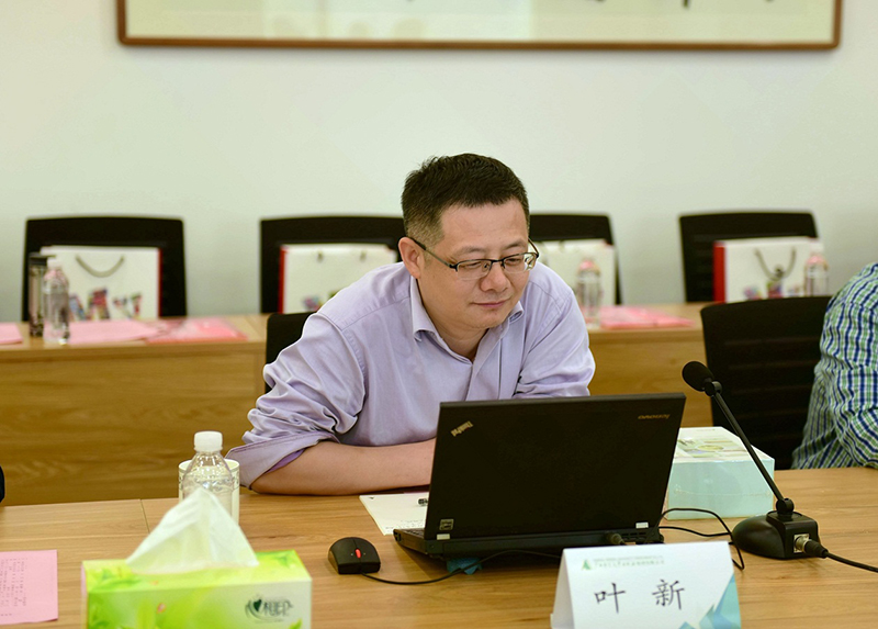 季羨林研究專(zhuān)家，北京印刷學(xué)院新聞出版學(xué)院編輯出版系教授、博士，中國編輯學(xué)會(huì )理事葉新發(fā)言（廖茹畫(huà)攝）.jpg