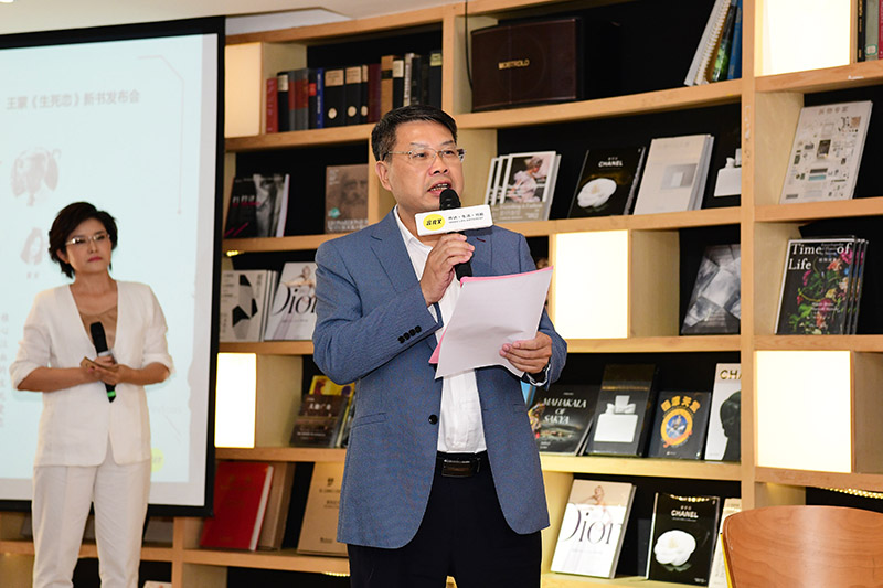 廣西師范大學(xué)出版社集團黨委書(shū)記、董事長(cháng)張藝兵致辭（李顯楊 攝）.jpg