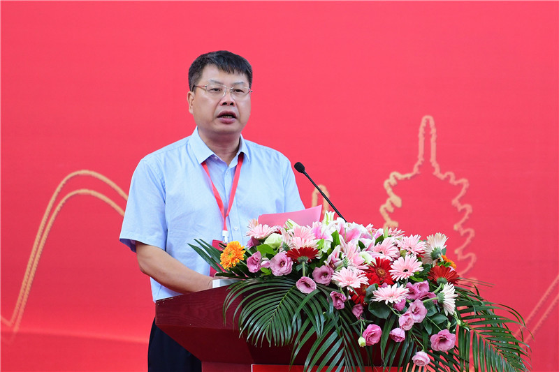 廣西師范大學(xué)出版社黨委書(shū)記、董事長(cháng)張藝兵致辭 李顯楊 攝.JPG