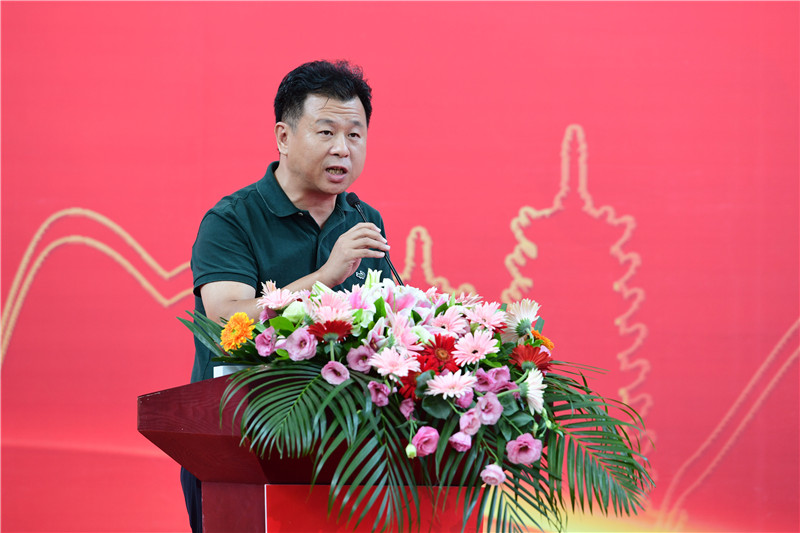 中國美術(shù)發(fā)行專(zhuān)業(yè)委員會(huì )第五屆委員會(huì )副主任委員、福建美術(shù)出版社社長(cháng)兼總編輯郭武致辭 李顯楊 攝.JPG