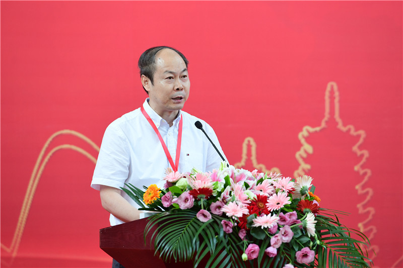 中國出版協(xié)會(huì )常務(wù)理事、陜西師大出版社董事長(cháng)兼社長(cháng)劉東風(fēng)致辭 李顯楊 攝.JPG