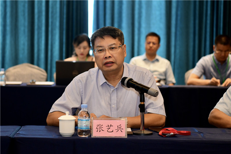 廣西師大出版社集團黨委書(shū)記、董事長(cháng)張藝兵發(fā)言.jpg