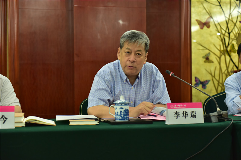 首都師范大學(xué)歷史學(xué)院教授、教育部長(cháng)江學(xué)者特聘教授李華瑞發(fā)言（郭倩 攝）.JPG