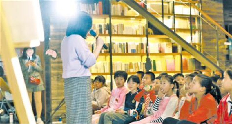 獨秀書(shū)房·旗艦店領(lǐng)讀人劇場(chǎng)讀劇會(huì )。 蔣正春 攝.jpg