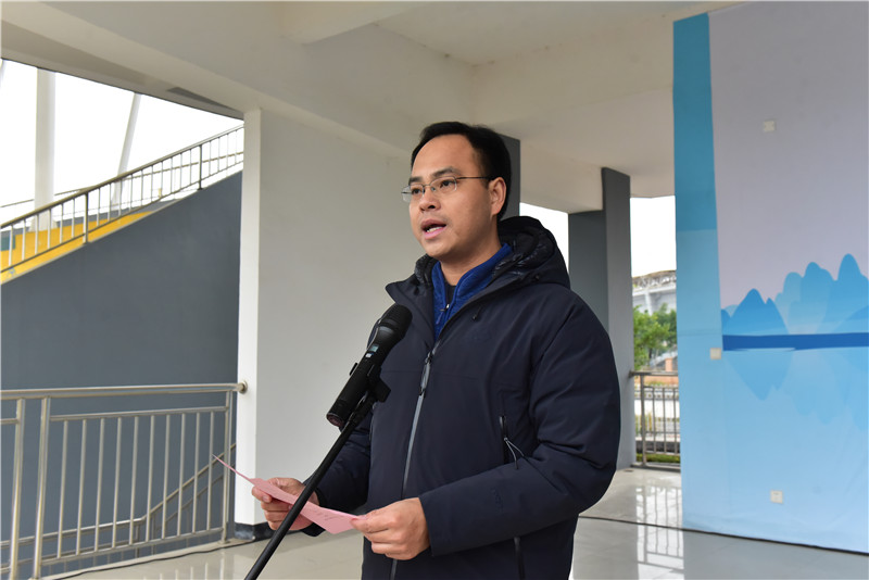 5廣西師范大學(xué)漓江學(xué)院校黨委副書(shū)記、副校長(cháng)鄧志平致歡迎辭（秦念  攝）.JPG