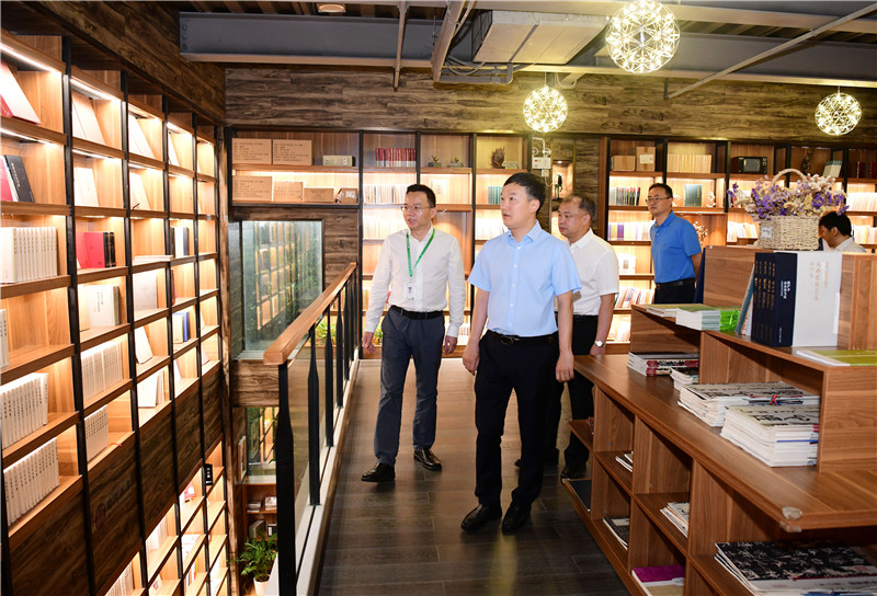 06 考察獨秀書(shū)房·旗艦店（李顯楊 攝）.jpg