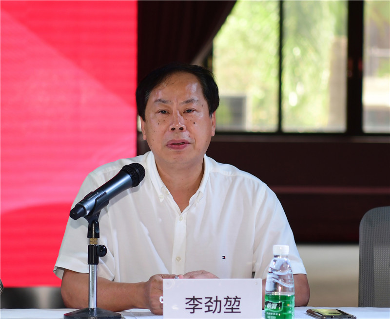 2中國美術(shù)家協(xié)會(huì )副主席、廣東省文聯(lián)主席、廣東省美術(shù)家協(xié)會(huì )主席、廣州美術(shù)學(xué)院院長(cháng)李勁堃致辭（秦念 攝）.JPG